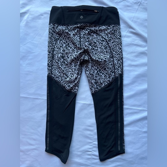 Lululemon Run Inspire Crop Leggings All Full-On Luxtreme Black and White - Picture 4 of 15